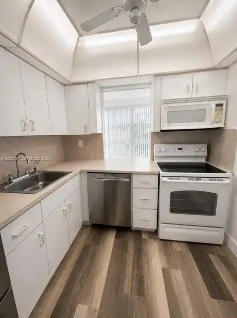 17560 Atlantic Blvd # 516, Sunny Isles Beach FL 33160 photo 3