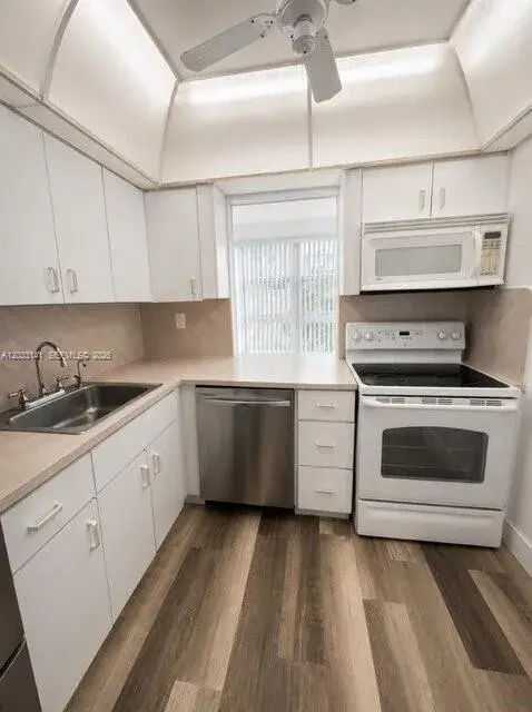 17560 Atlantic Blvd # 516, Sunny Isles Beach FL 33160