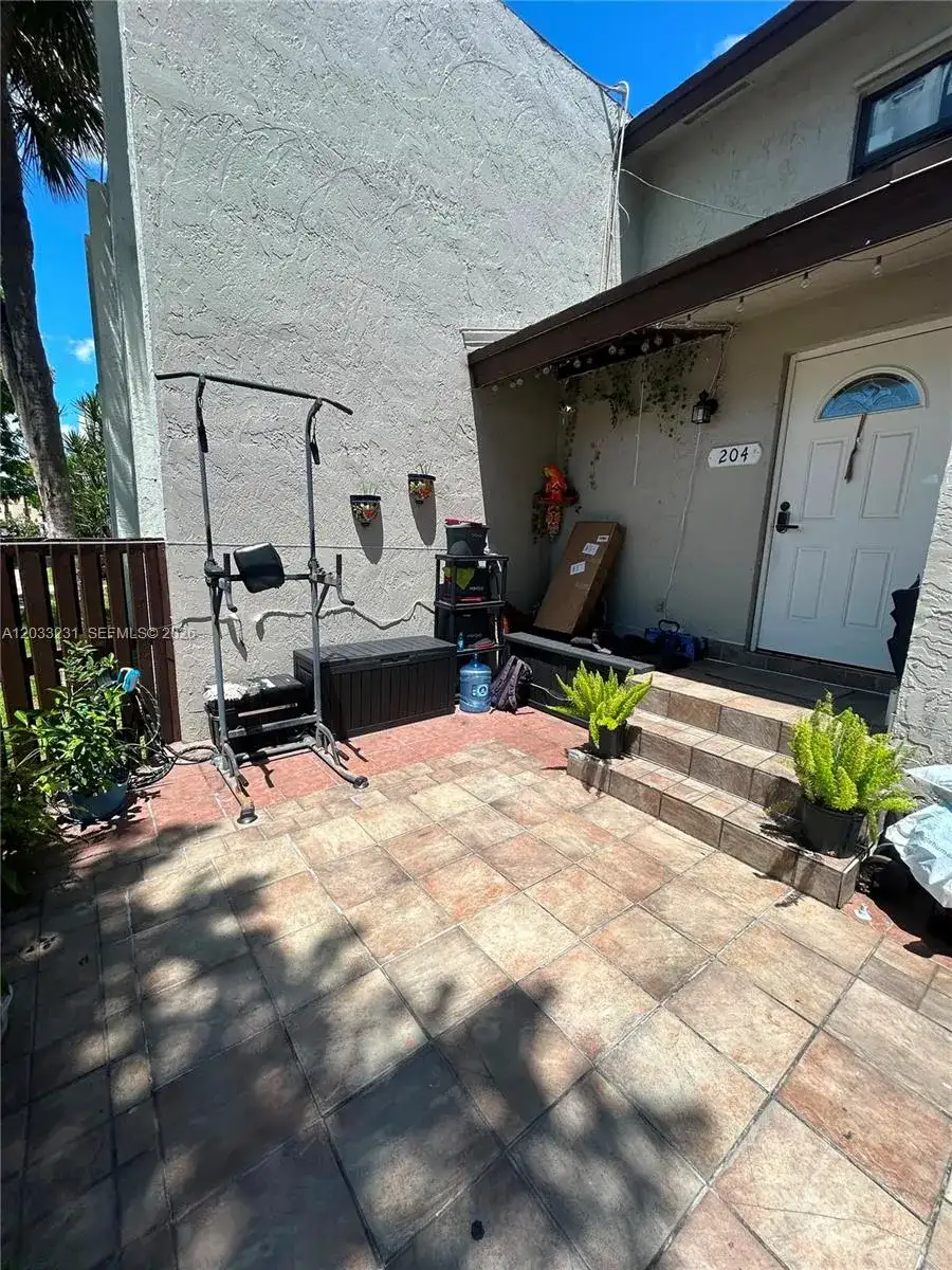 10284 NW 9th St Cir # 204, Miami FL 33172 photo 4