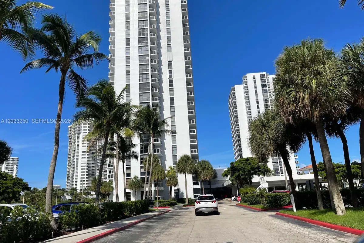 20505 E Country Club Dr # 734, Aventura FL 33180
