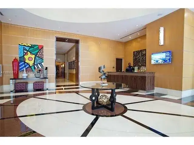 253 NE 2nd St # 509, Miami FL 33132 photo 2