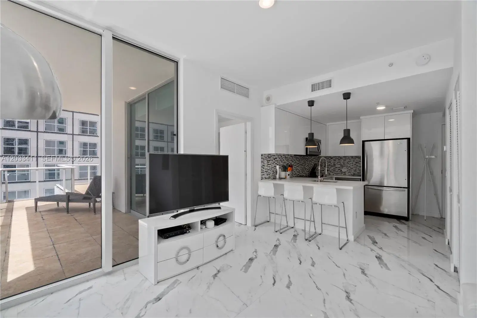 300 S Biscayne Blvd # 1411, Miami FL 33131
