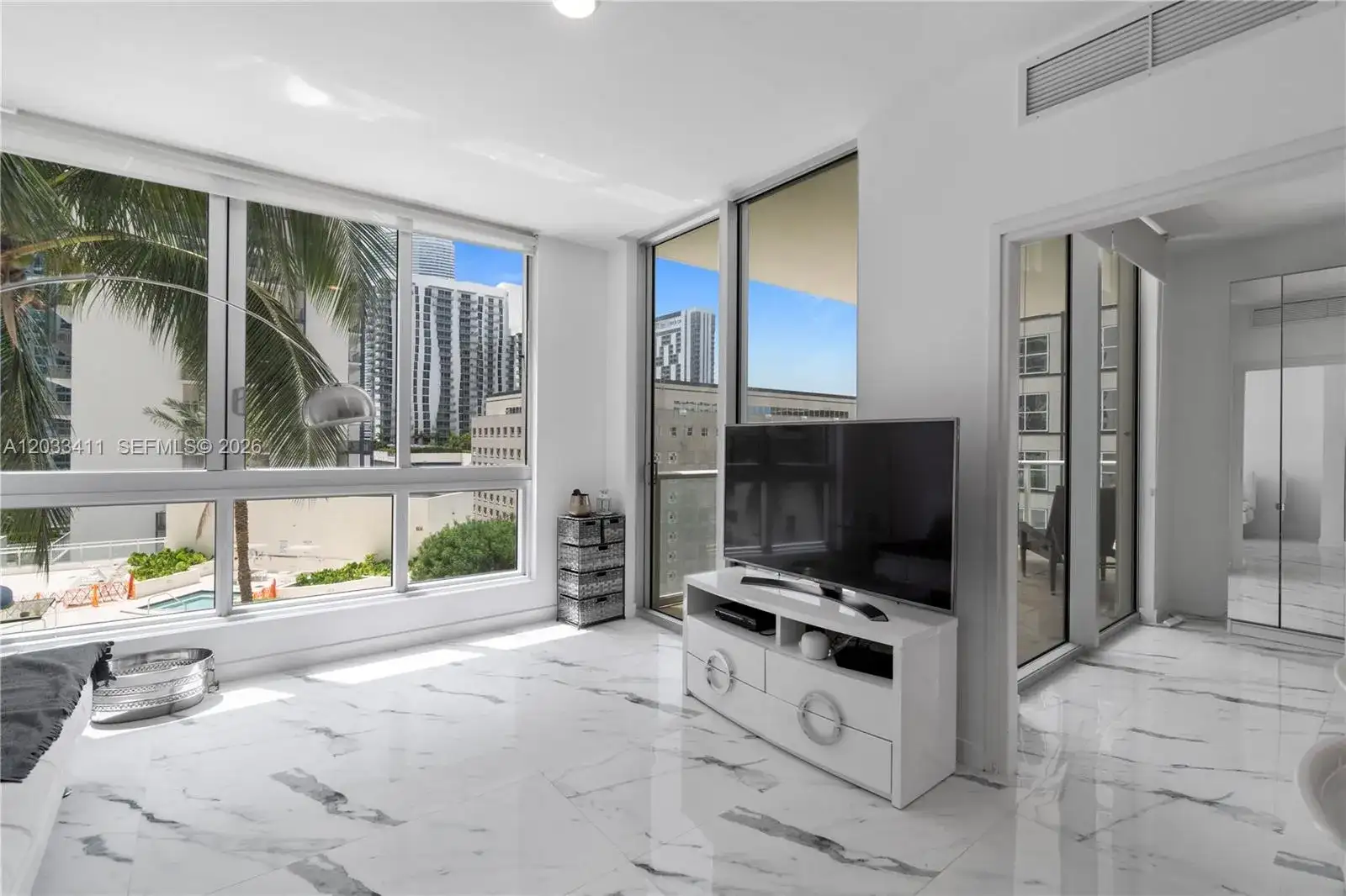 300 S Biscayne Blvd # 1411, Miami FL 33131 photo 3