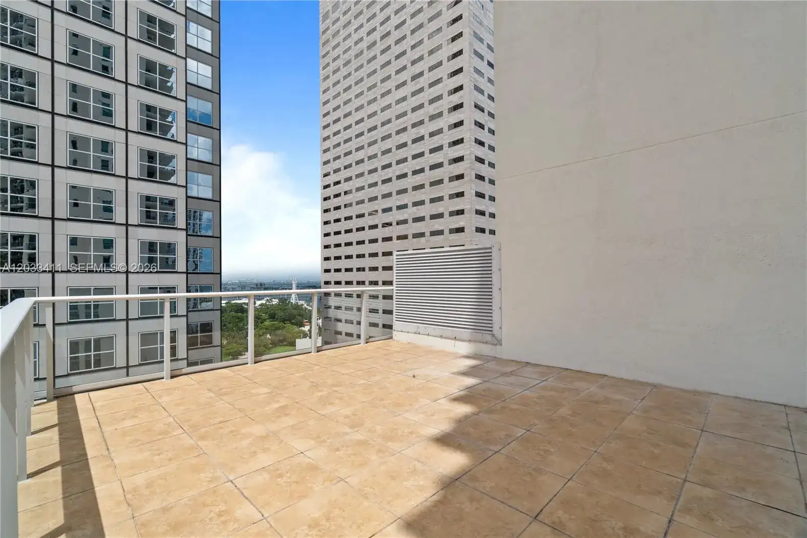 300 S Biscayne Blvd # 1411, Miami FL 33131 photo 4
