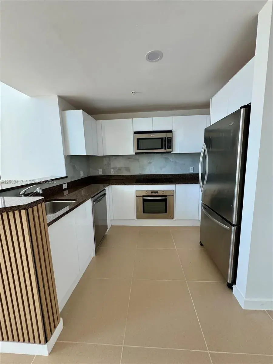 300 S Biscayne Blvd # 1218, Miami FL 33131