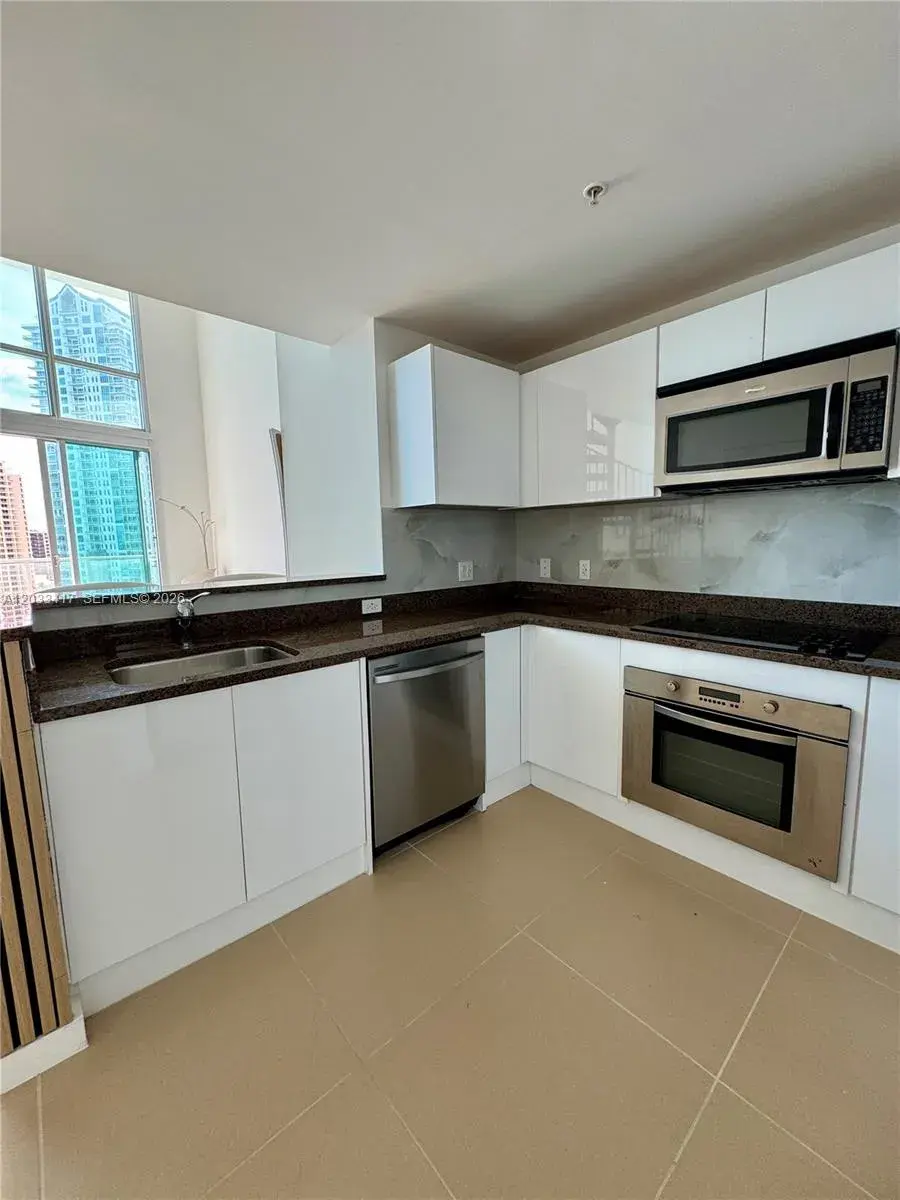 300 S Biscayne Blvd # 1218, Miami FL 33131