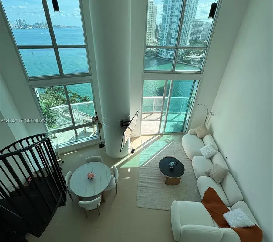 300 S Biscayne Blvd # 1218, Miami FL 33131