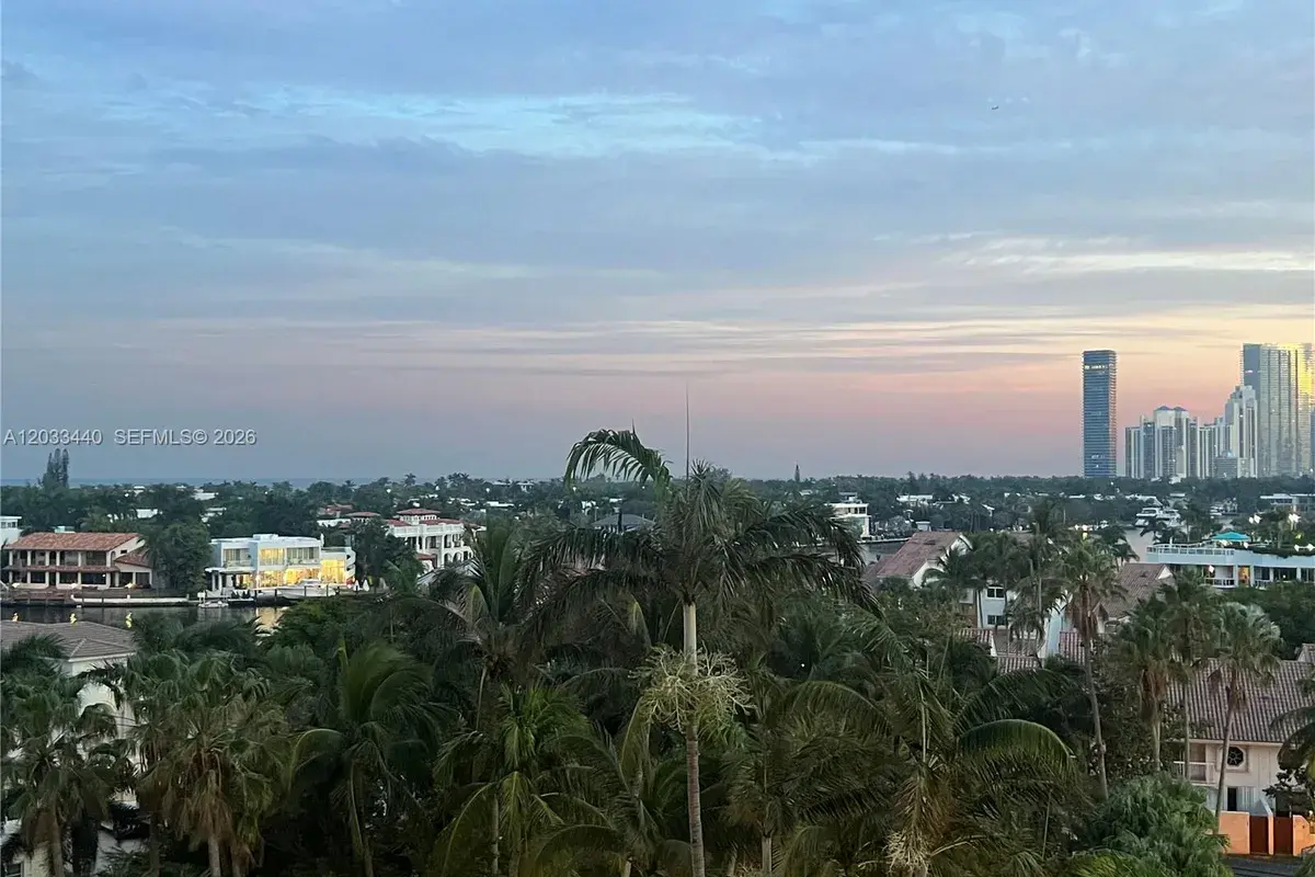 21050 Point Pl # 702, Aventura FL 33180