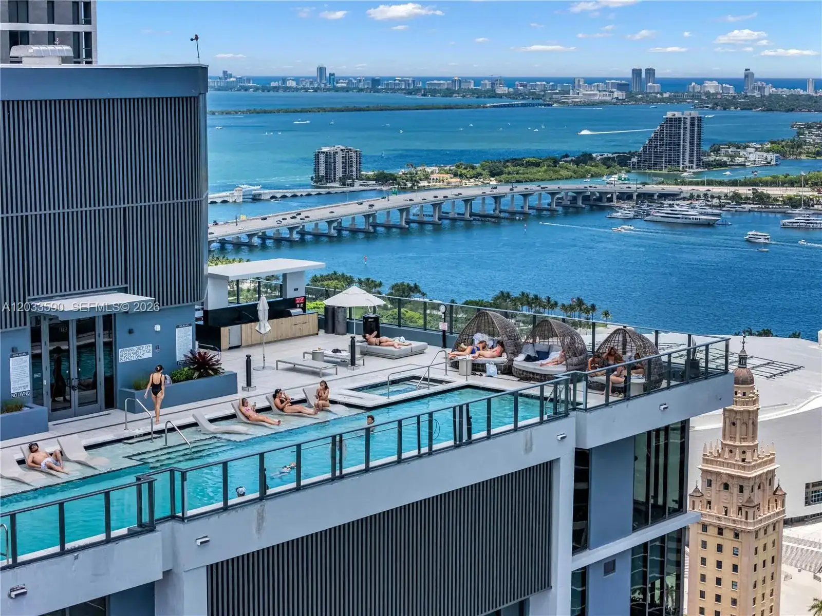 121 NE 5th St # 1400, Miami FL 33132 photo 3