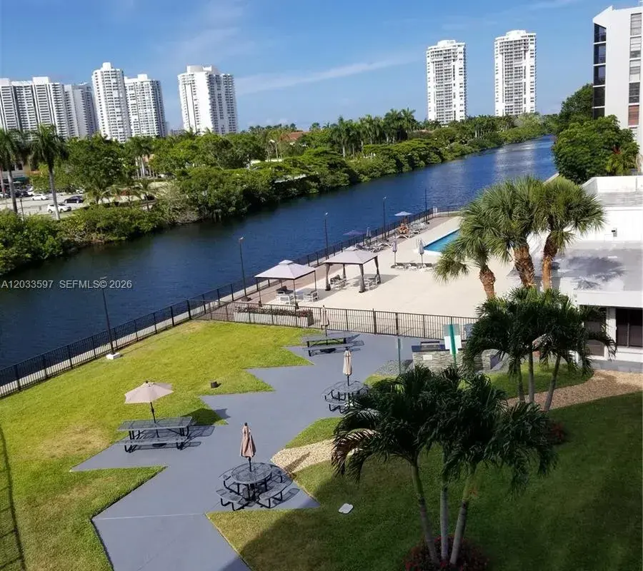 3401 N Country Club Dr # 211, Aventura FL 33180