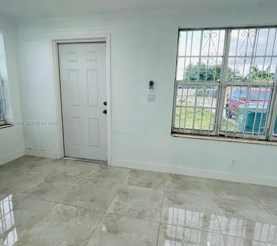 2437 NW 98th St, Miami FL 33147