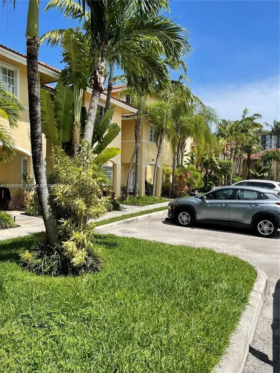 2066 NE 167th St # 108, North Miami Beach FL 33162 photo 4