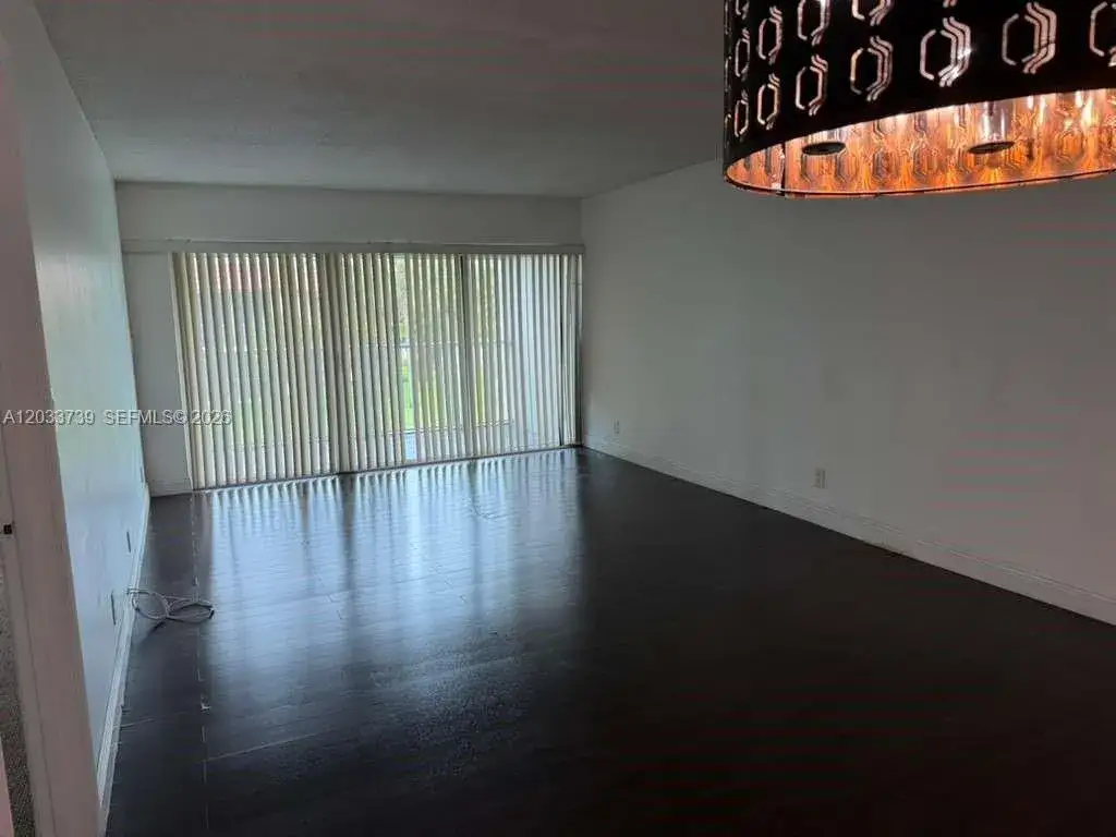 140 Lakeview Dr # 211, Weston FL 33326