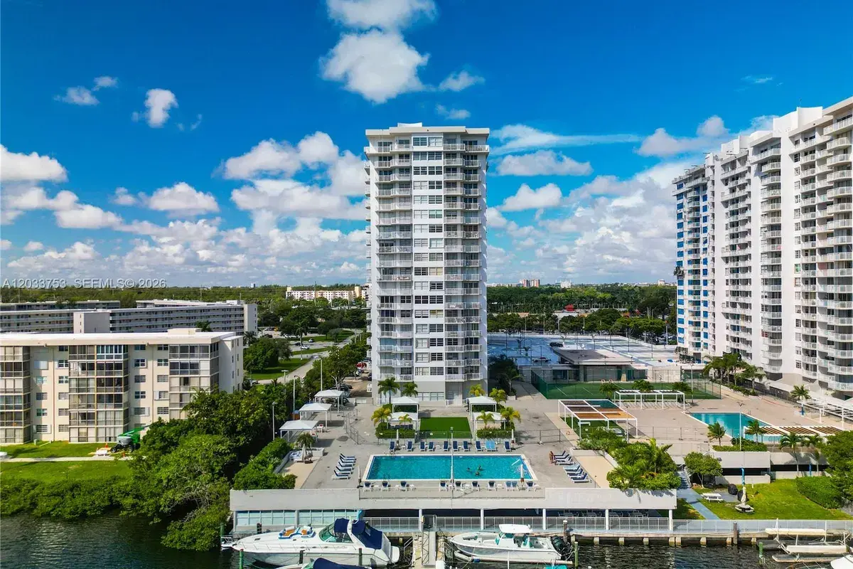 18011 Biscayne Blvd # 902, Aventura FL 33160
