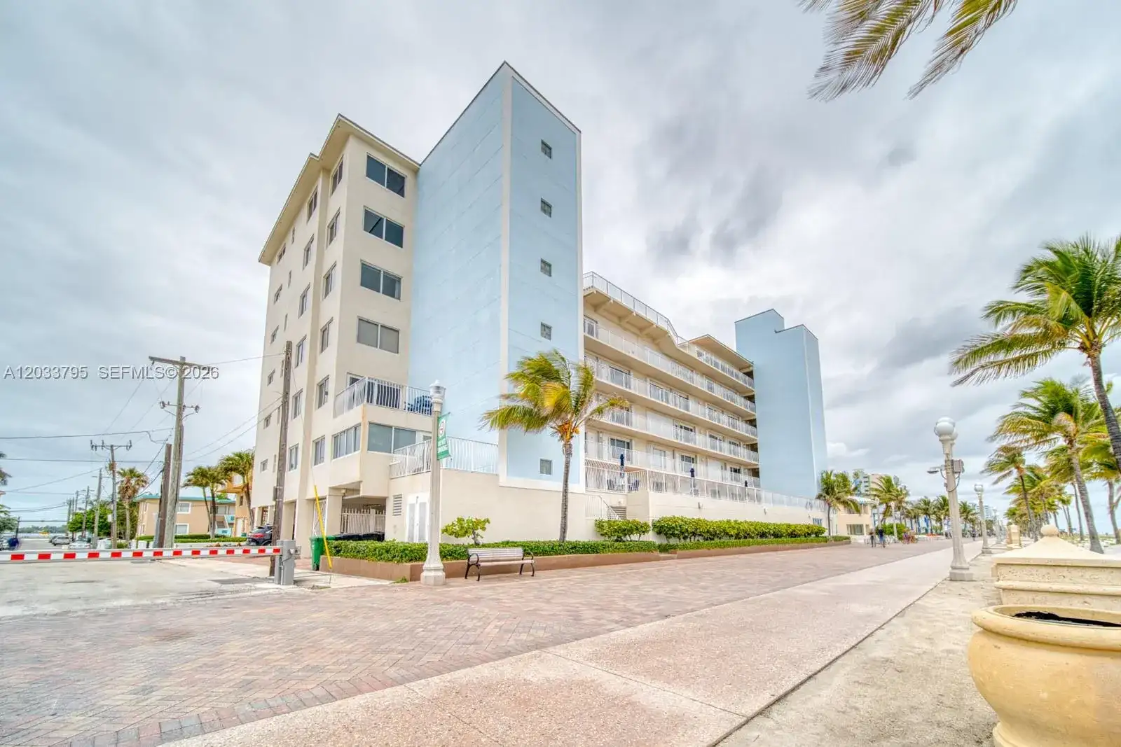 300 Oregon St # 507, Hollywood FL 33019 photo 4