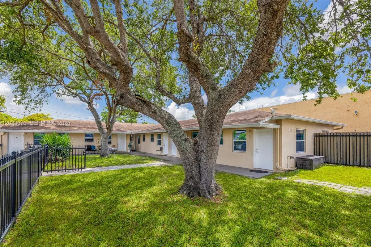 2247 Simms St, Hollywood FL 33020