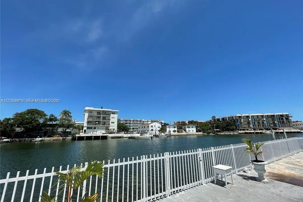 8205 Crespi Blvd # 3, Miami Beach FL 33141