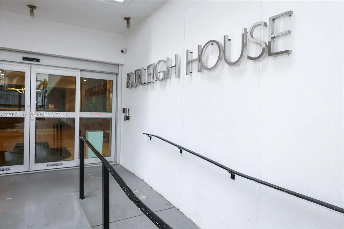 7135 Collins Ave # 735, Miami Beach FL 33141