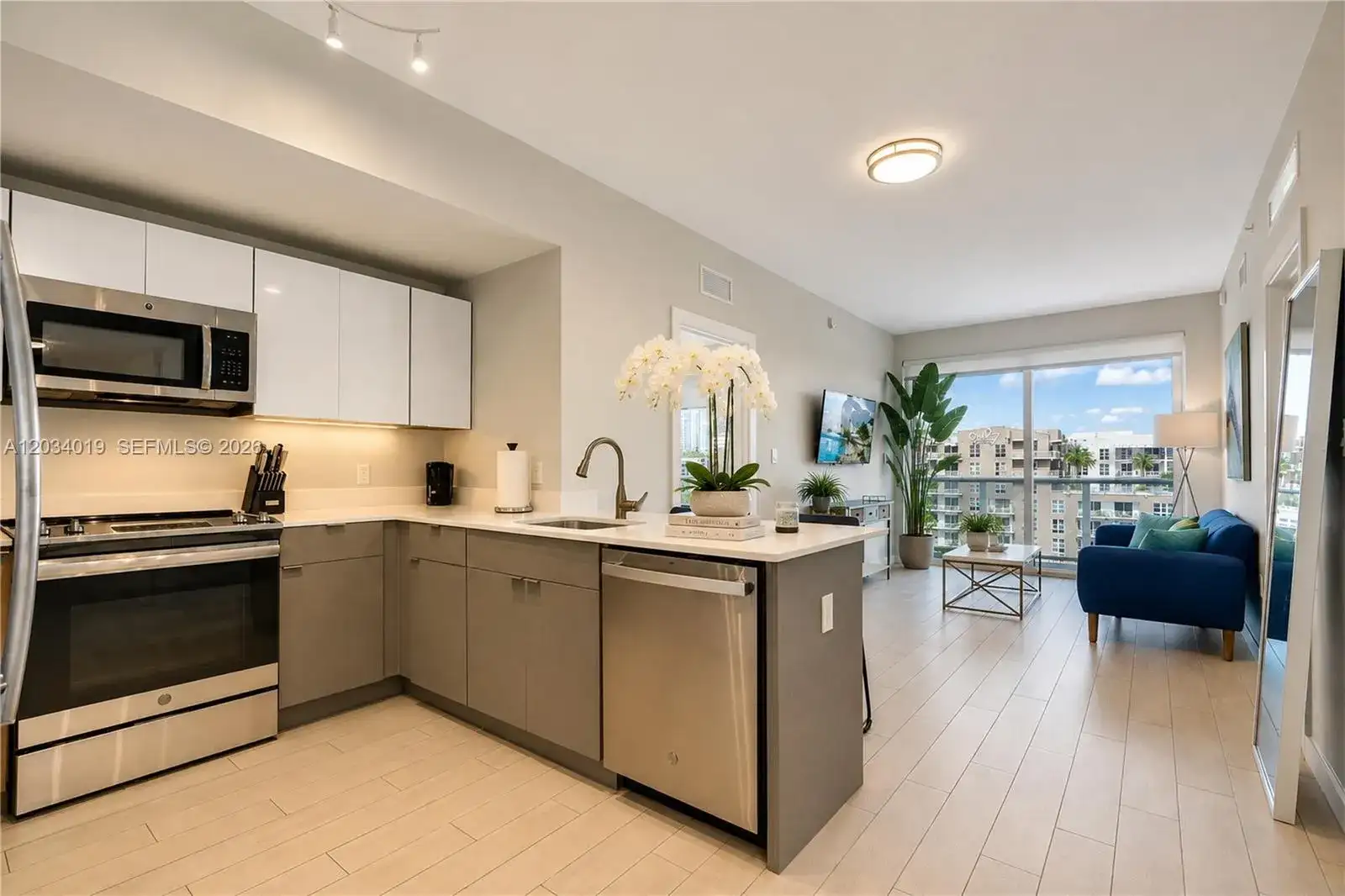 321 NE 26th St # 806, Miami FL 33137 photo 4
