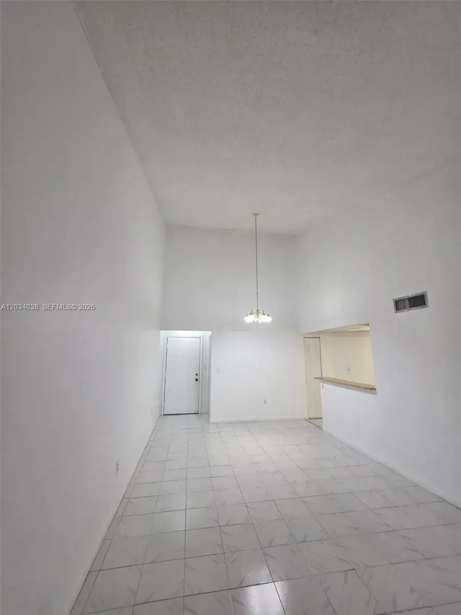 9429 Fontainebleau Blvd # 33, Miami FL 33172 photo 3