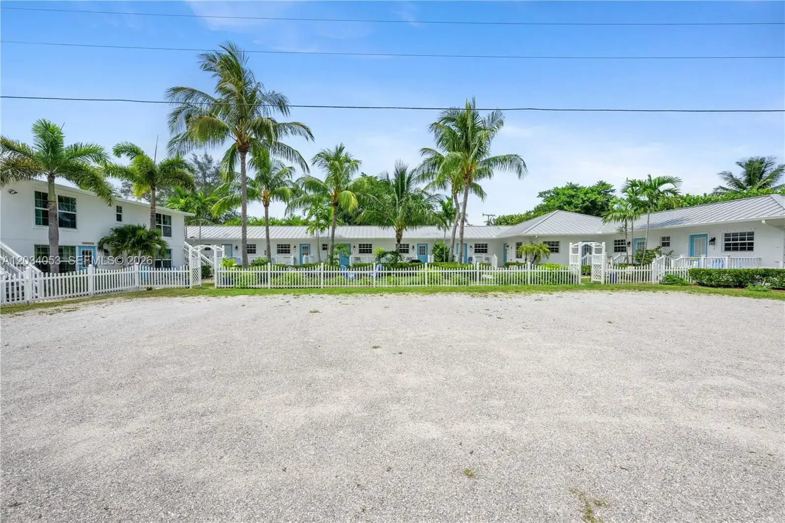 2502 Tamarind Dr, Fort Pierce FL 34949 photo 2