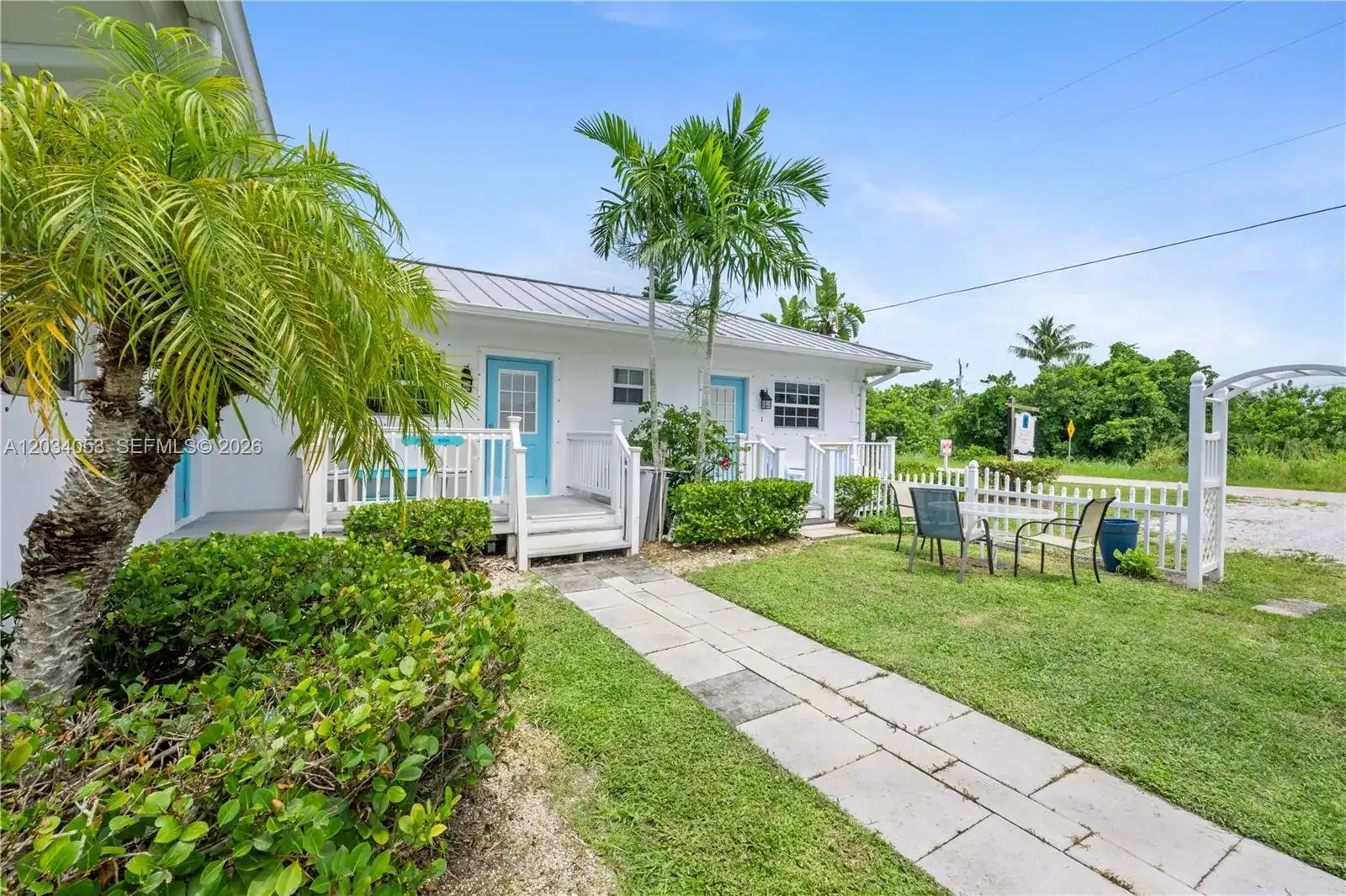 2502 Tamarind Dr, Fort Pierce FL 34949 photo 4