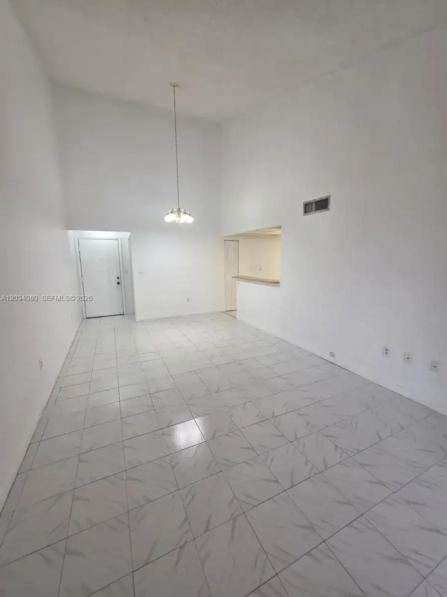 9429 Fontainebleau Blvd # 33, Miami FL 33172 photo 4
