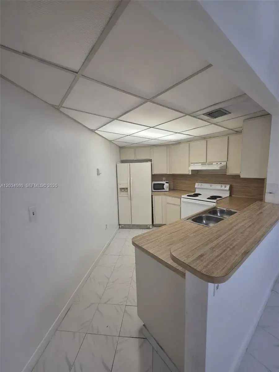 9429 Fontainebleau Blvd # 33, Miami FL 33172 photo 5