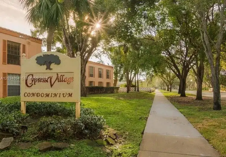 7208 Fairway Dr # I11, Miami Lakes FL 33014