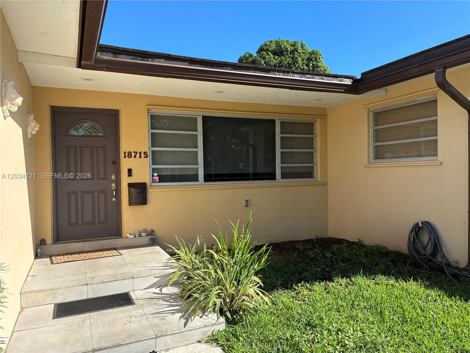18715 NE 18th Ave, Miami FL 33179 photo 2