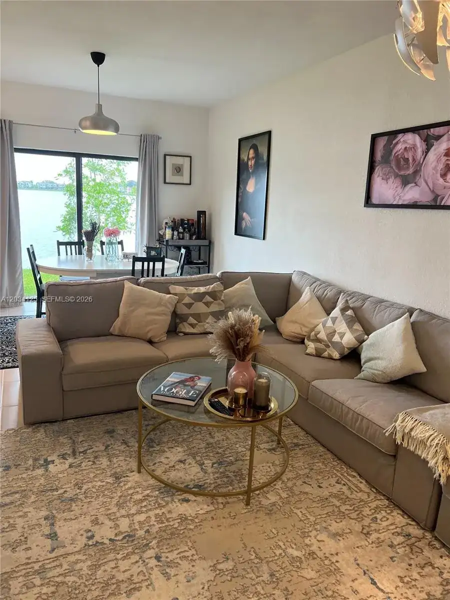 20610 NE 5th Pl, Miami FL 33179 photo 4