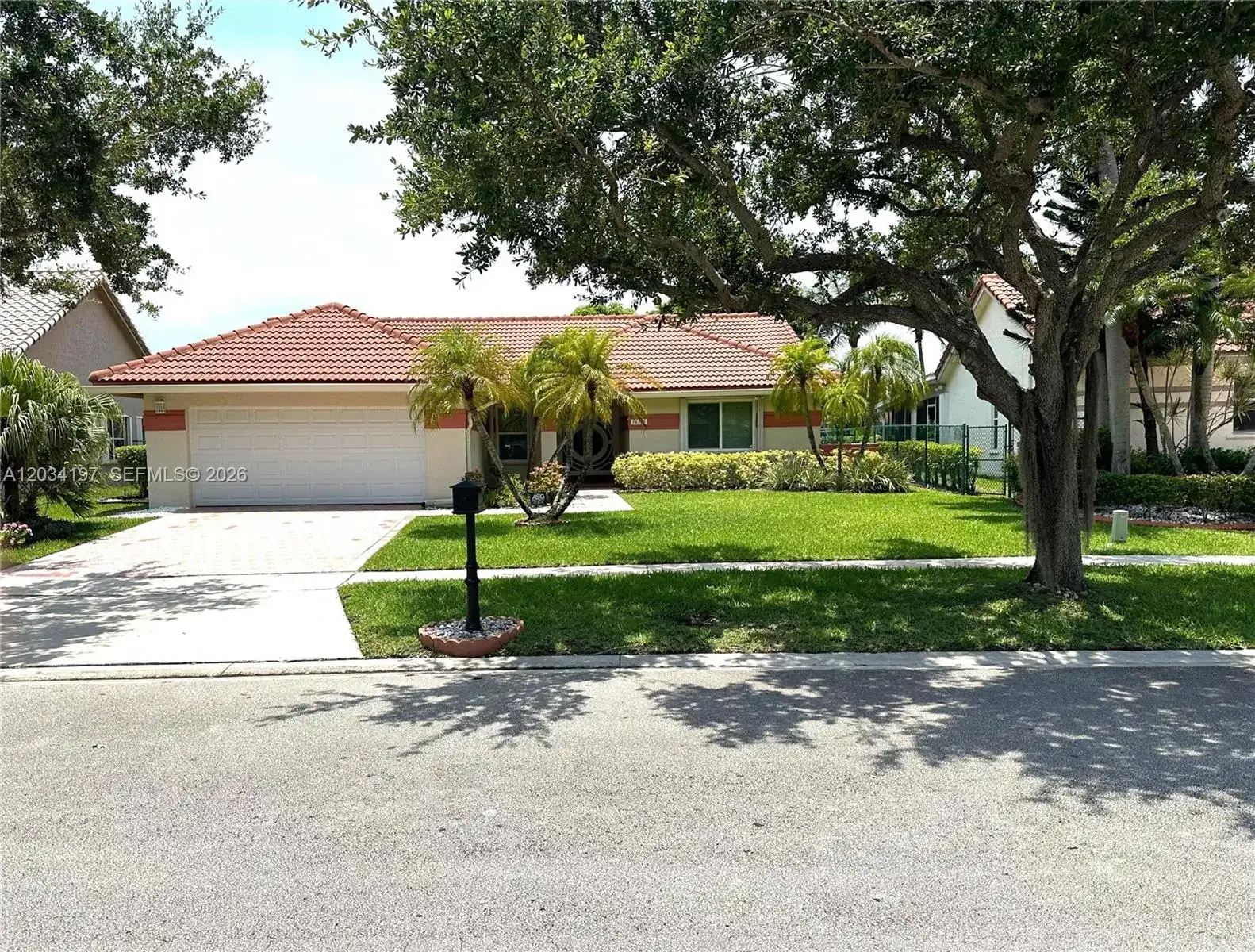 16328 NW 11th St, Pembroke Pines FL 33028 photo 2