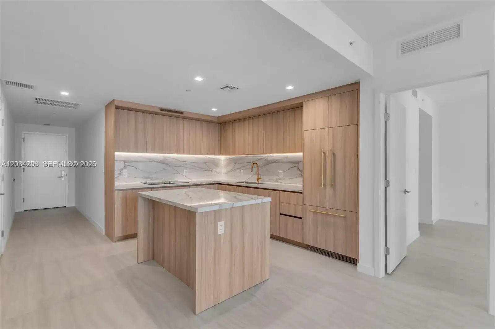 77 SE 5 th st, Miami FL 33131 photo 3