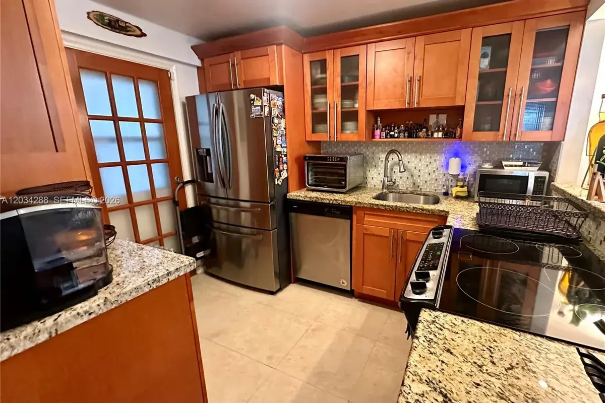 211 NE 8th Ave # 304, Hallandale Beach FL 33009