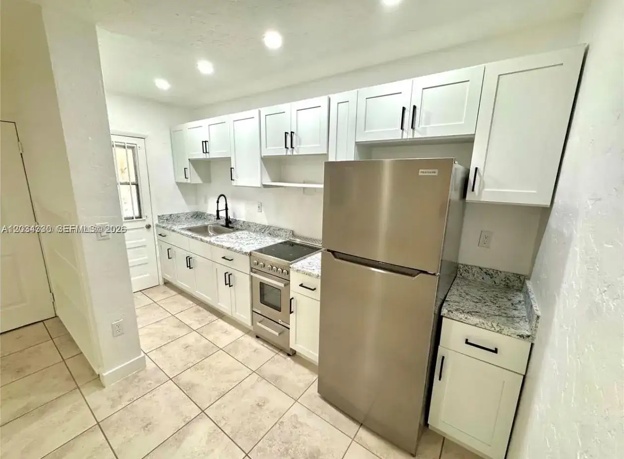 550 SW 10th St # 6, Miami FL 33130 photo 3