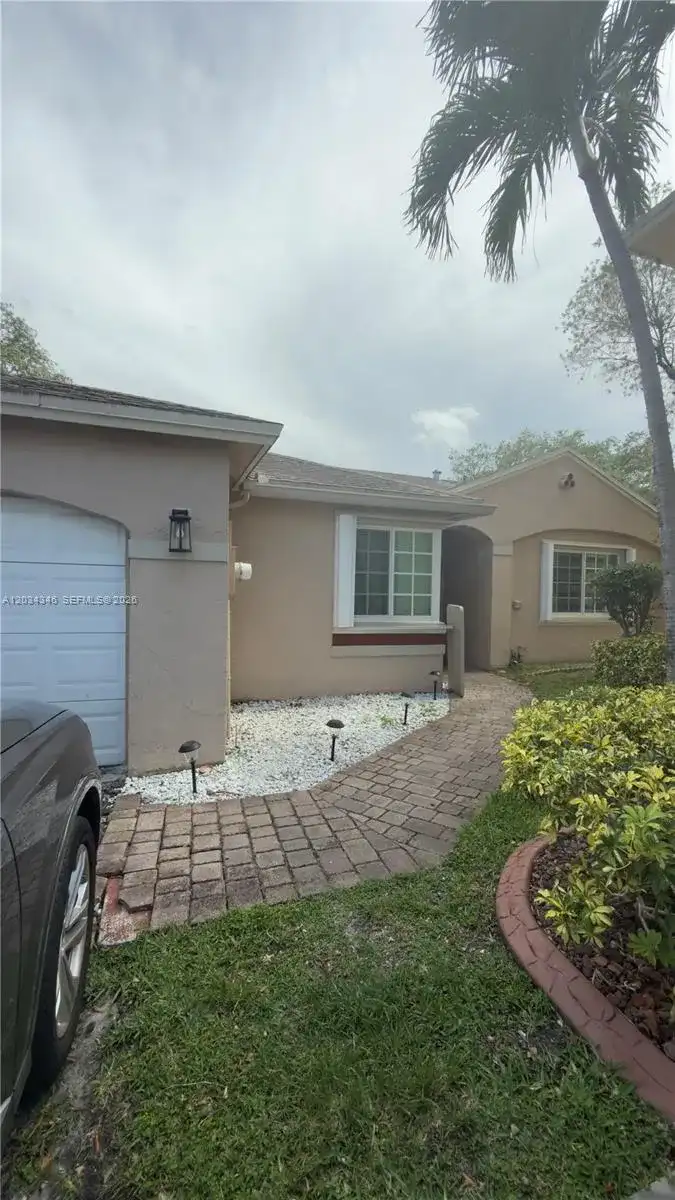 11727 NW 12th St, Pembroke Pines FL 33026