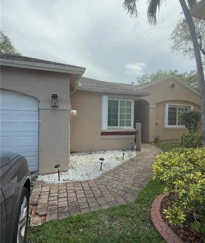 11727 NW 12th St, Pembroke Pines FL 33026