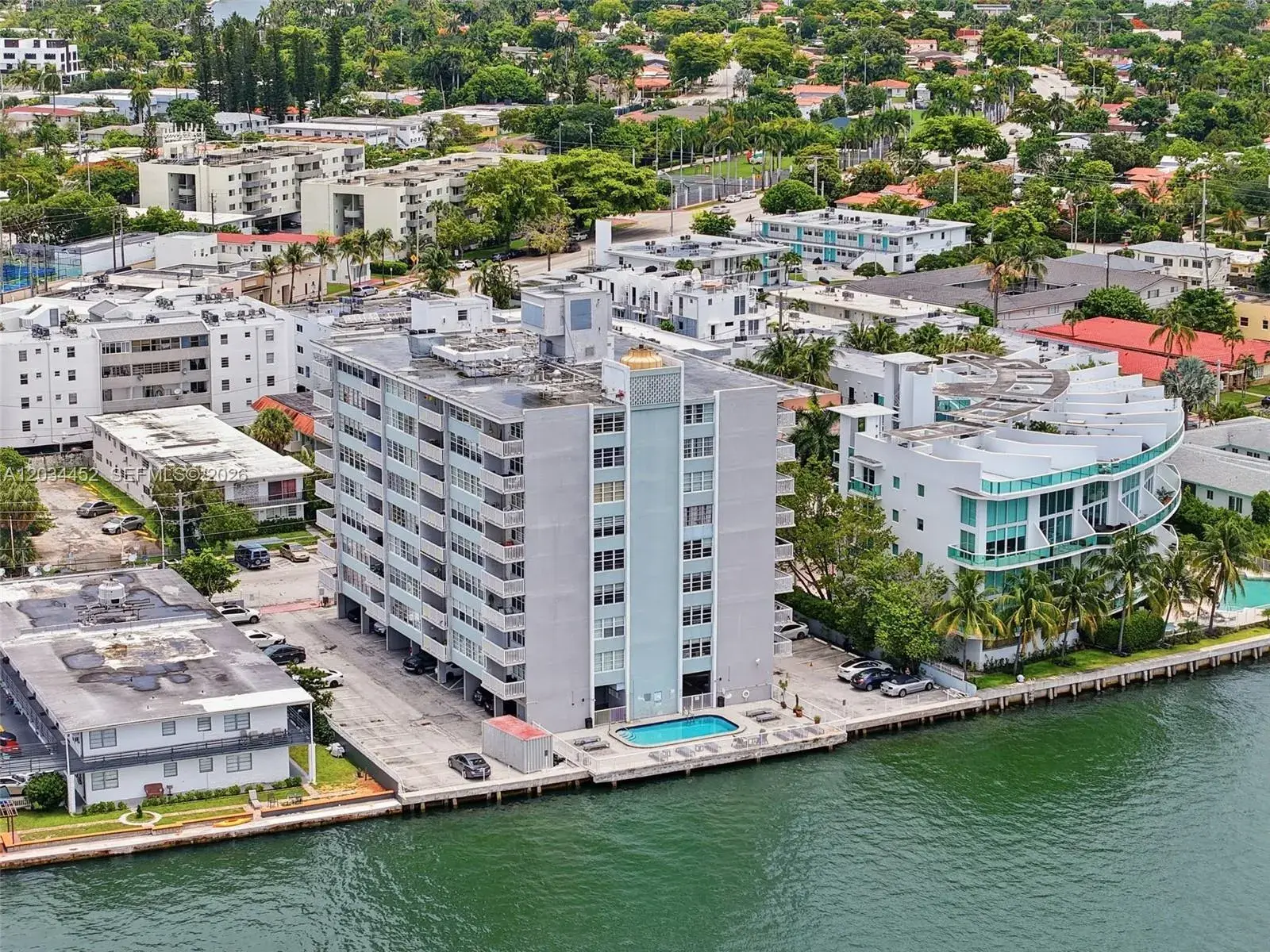 2016 Bay Dr # 504, Miami Beach FL 33141