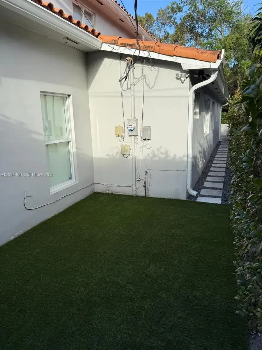 400 Miller Rd, Coral Gables FL 33146 photo 4