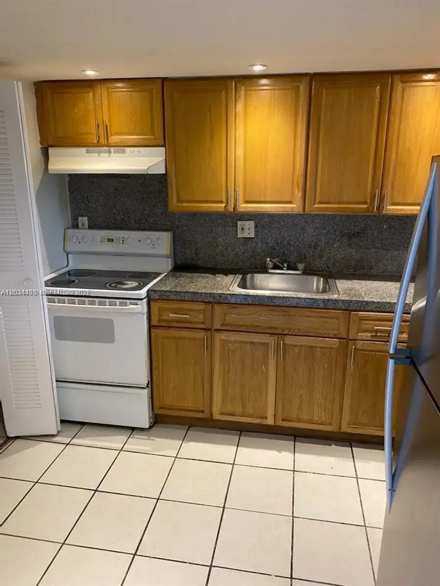 2903 N Miami Beach Blvd # 505, North Miami Beach FL 33160 photo 3