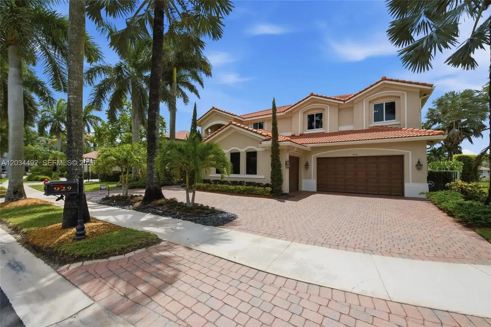 929 Gulfstream Ct, Weston FL 33327 photo 2