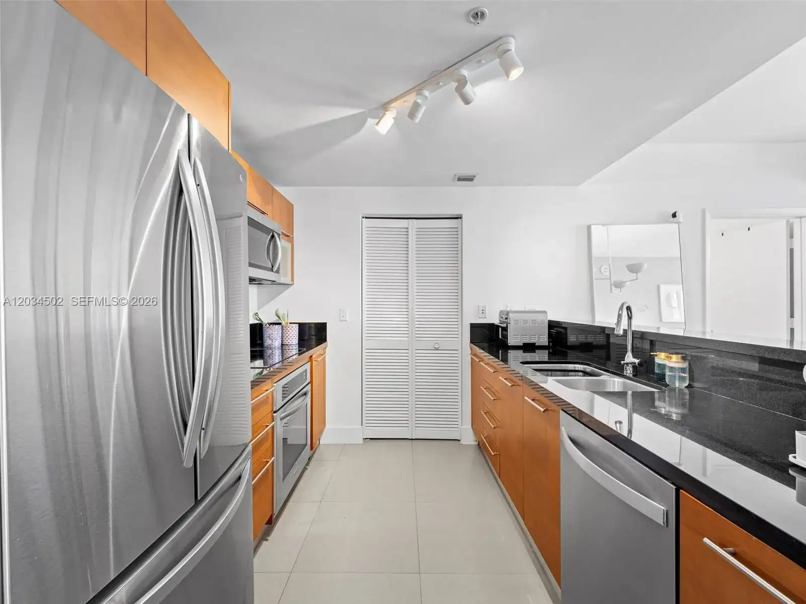 253 NE 2nd St # 1801, Miami FL 33132 photo 4