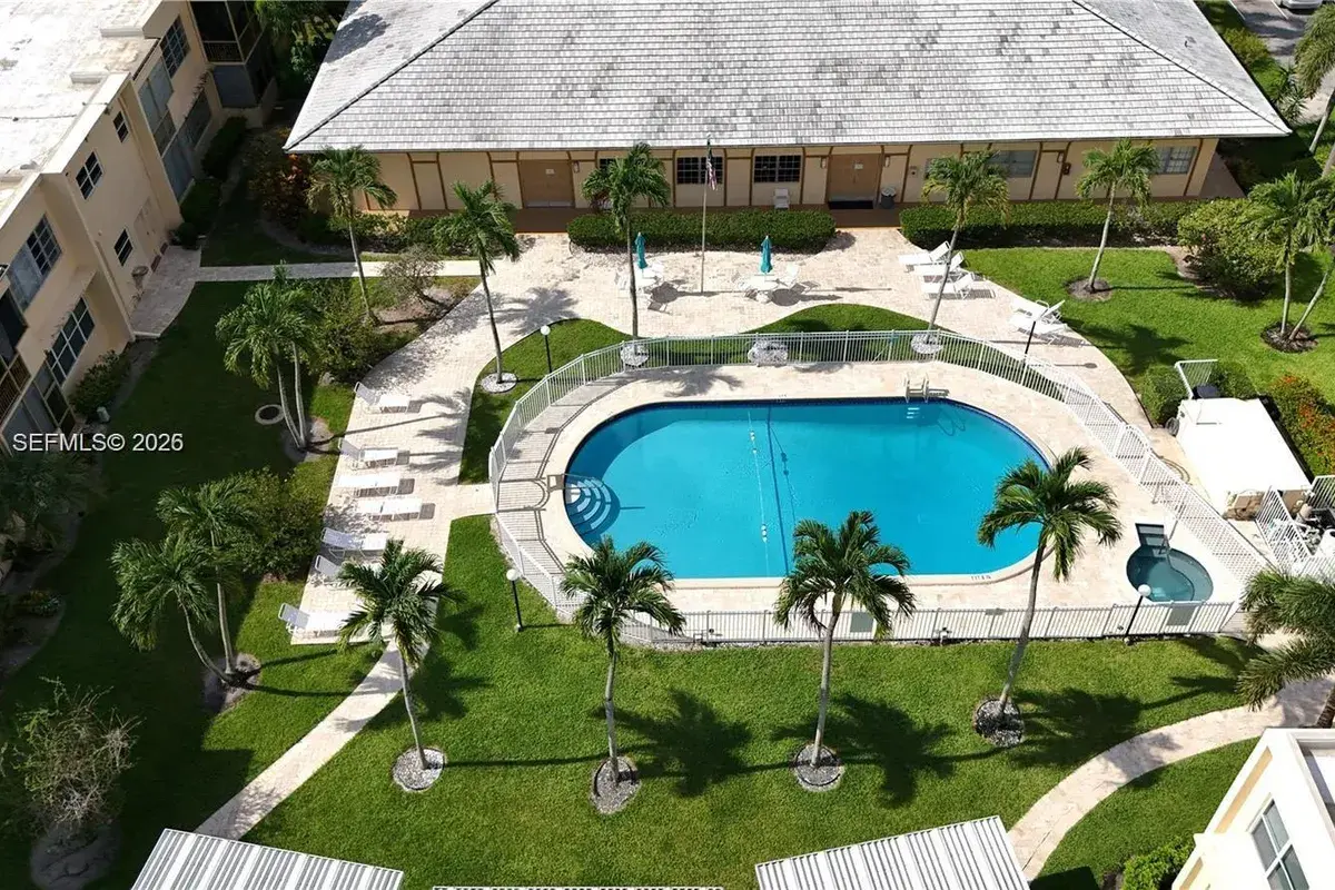 851 NE 14th Ave # 414, Hallandale Beach FL 33009