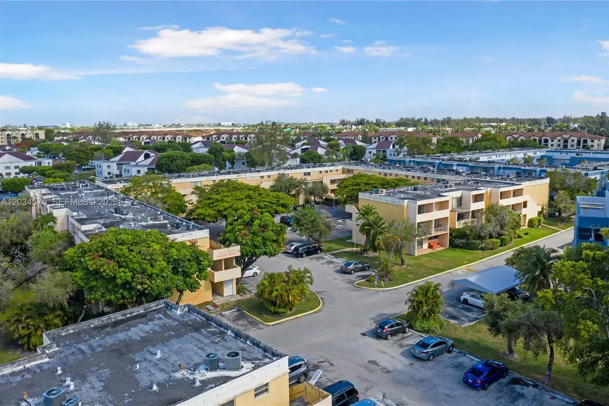 9371 Fontainebleau Blvd # I201, Miami FL 33172