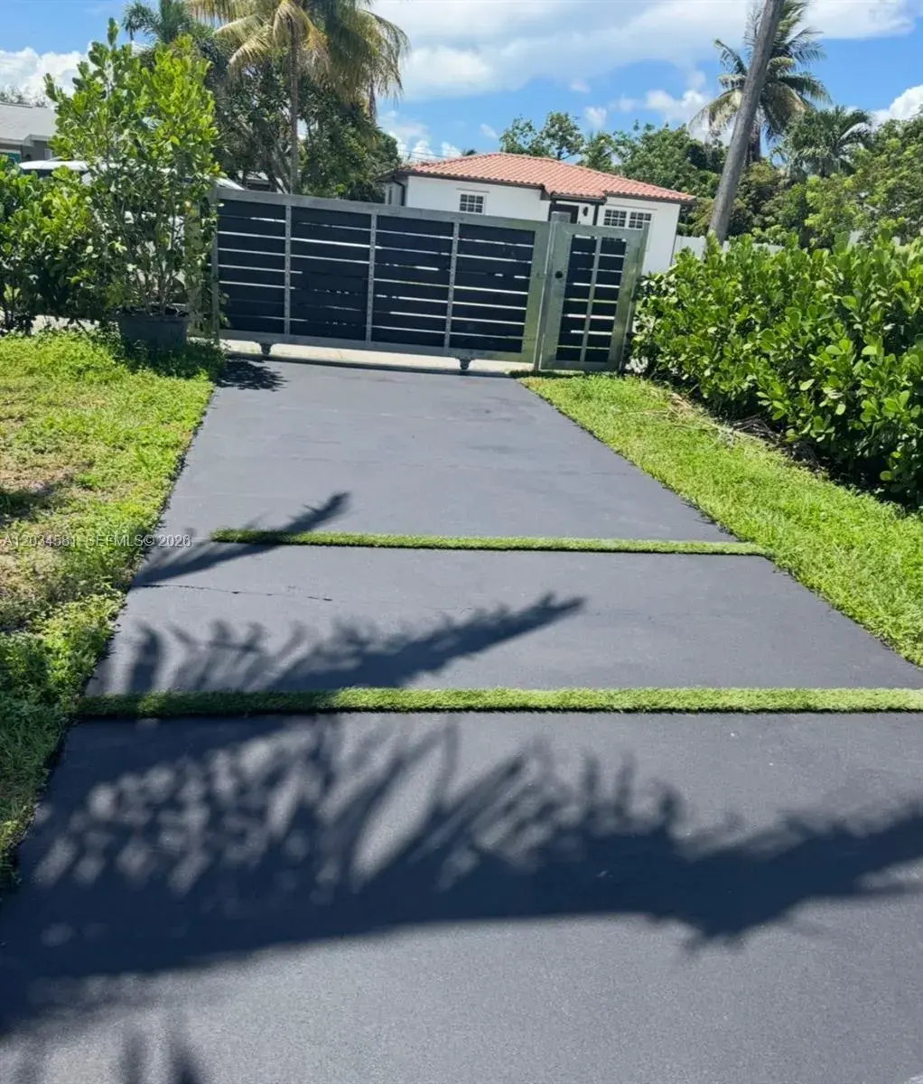 2735 Dewey St, Hollywood FL 33020