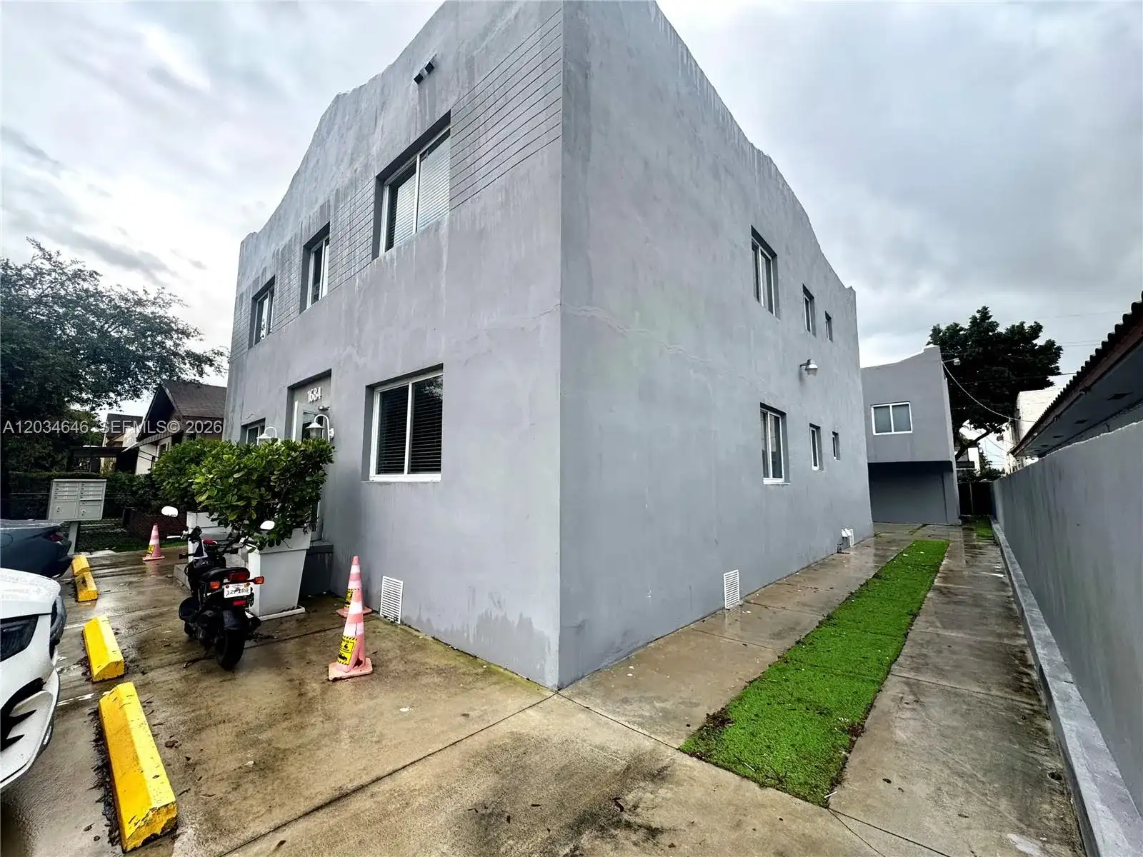 1684 SW 10th St, Miami FL 33135