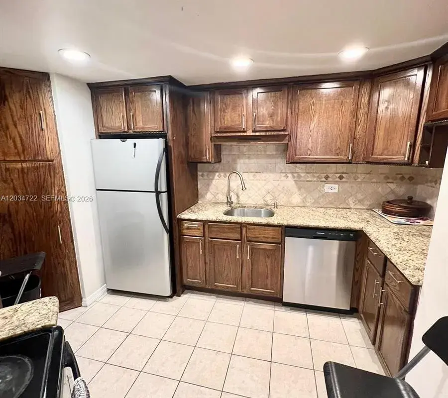 905 Brickell Bay Dr # 1422, Miami FL 33131