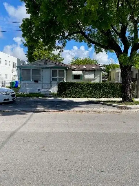 1239 NW 60th St, Miami FL 33142