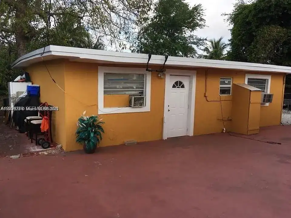 10040 NW 8th Ave, Miami FL 33150 photo 4