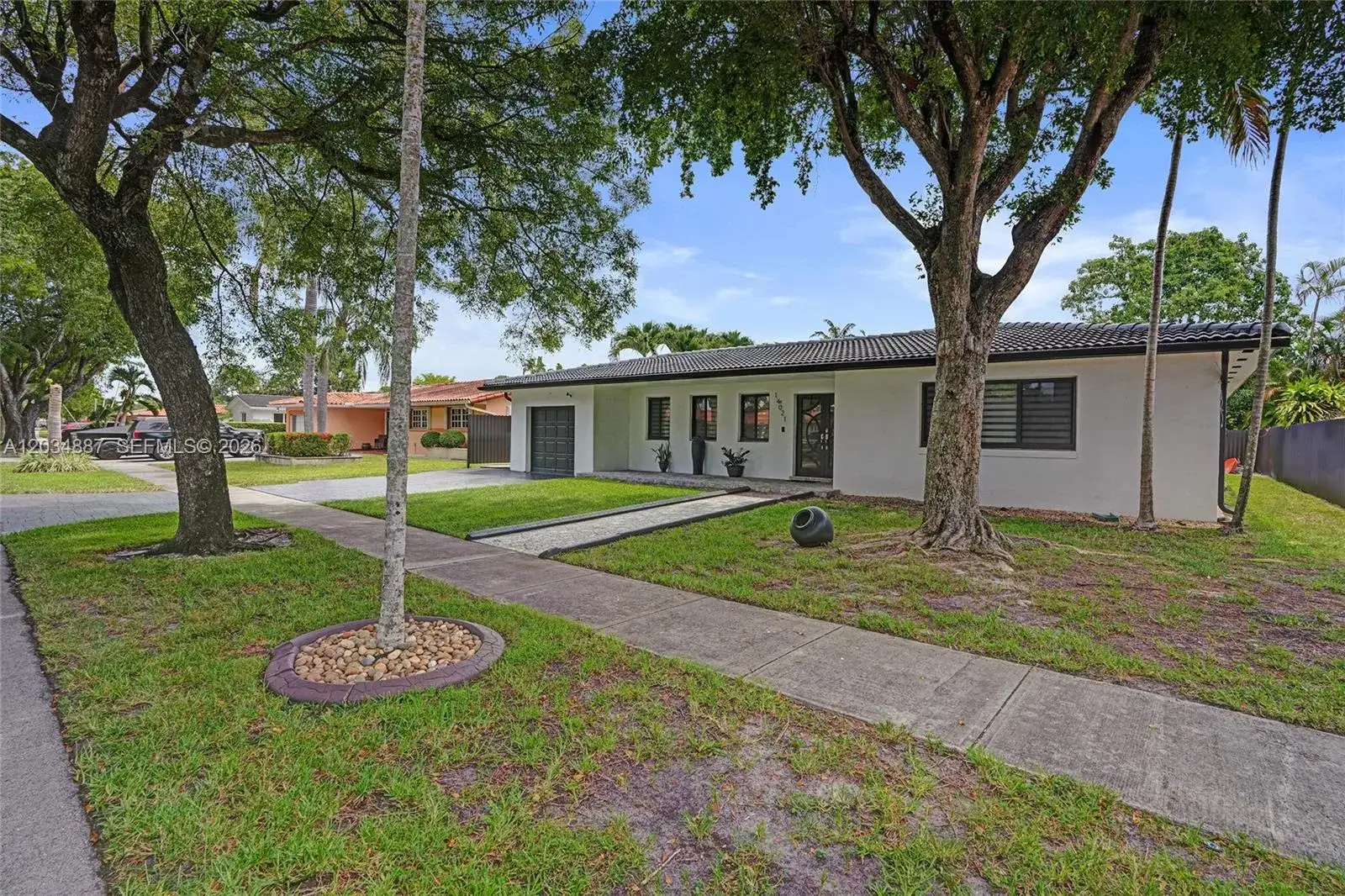14021 Cypress Ct, Miami Lakes FL 33014 photo 2